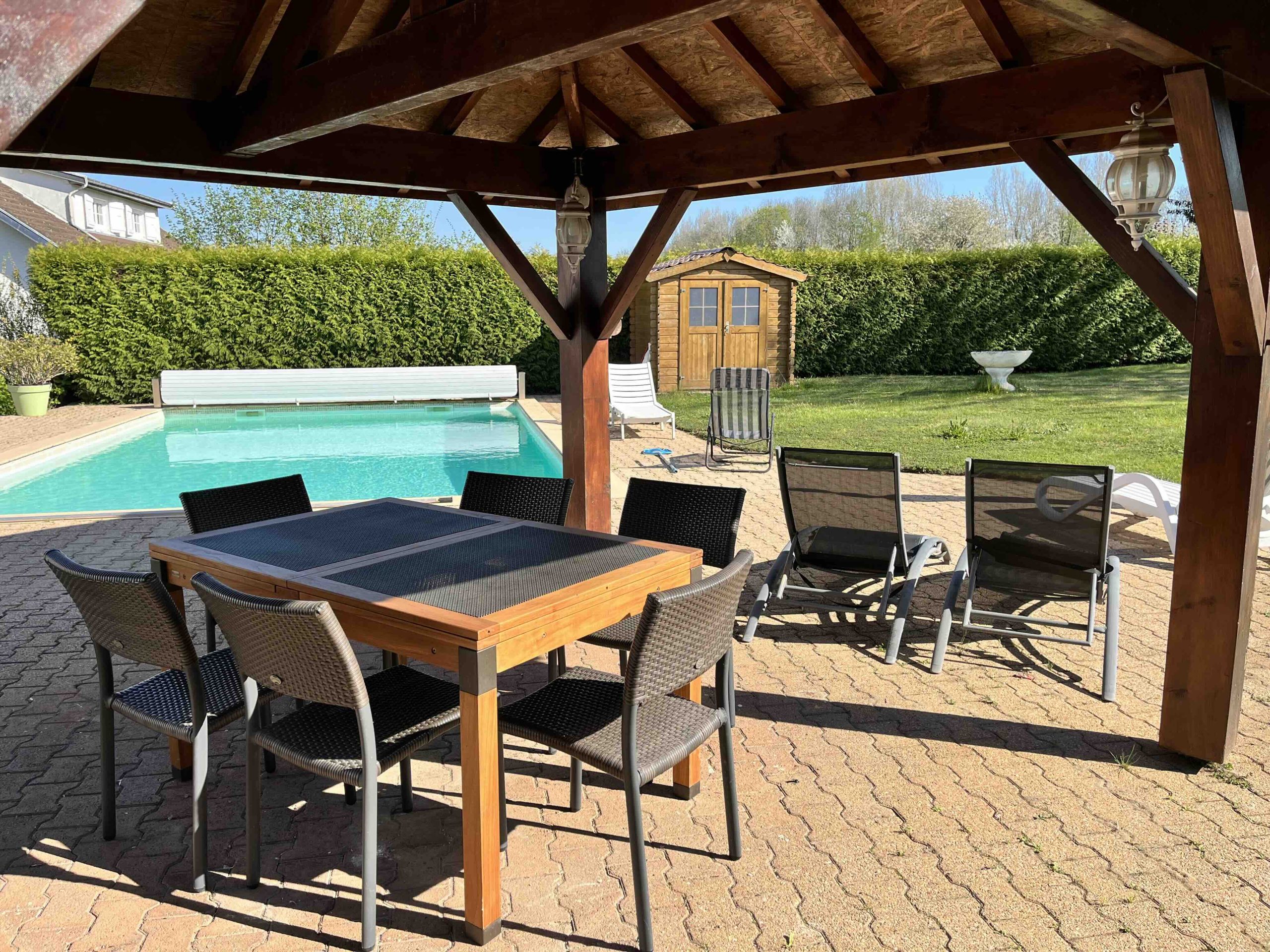 location appartement avec piscine proche walibi et via rhona